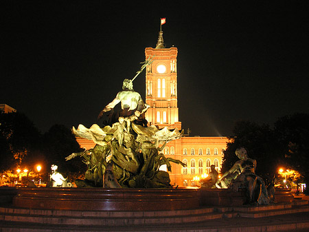 Foto Rotes Rathaus bei Nacht