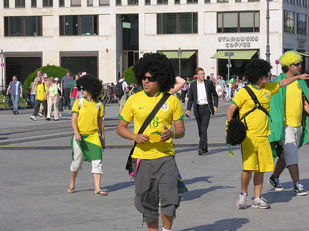 Fans am Pariser Platz - Berlin (Berlin)