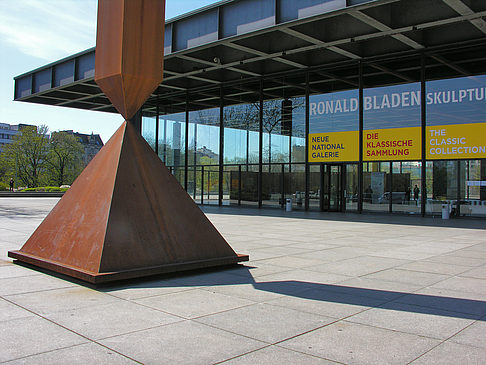 Foto Eingang zur Neuen Nationalgalerie