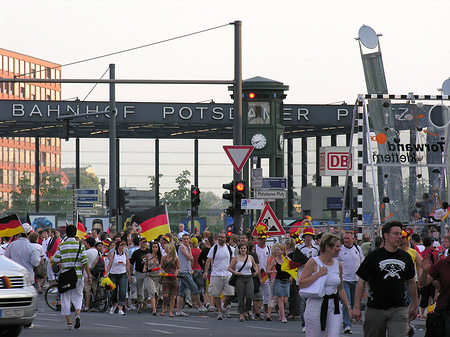 Foto Straßenjubel am Potsdamer Platz