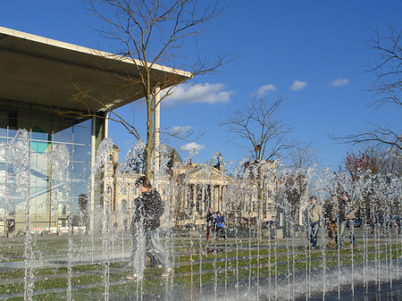 Foto Paul-Löbe-Bau und Reichstag - Berlin