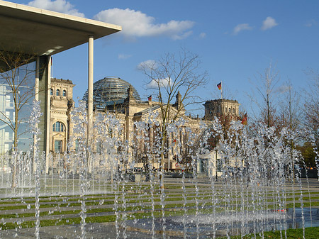 Foto Paul-Löbe-Bau und Reichstag - Berlin