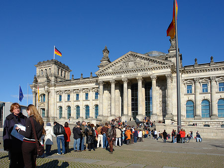Touristen am Reichstag - Berlin (Berlin)