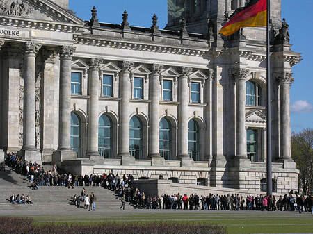 Touristen am Reichstag - Berlin (Berlin)