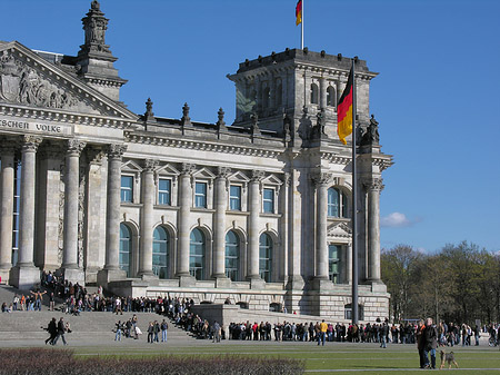 Touristen am Reichstag Foto 