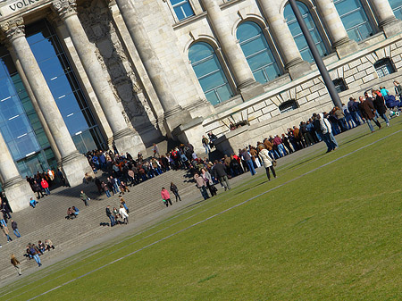 Foto Touristen am Reichstag