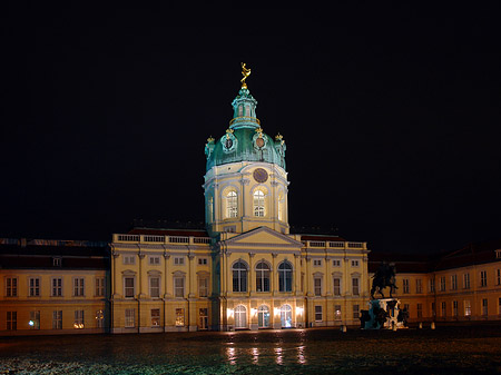 Platz vor dem Schloss Charlottenburg