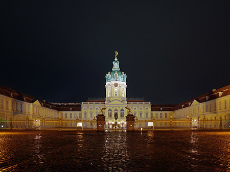 Fotos Platz vor dem Schloss Charlottenburg