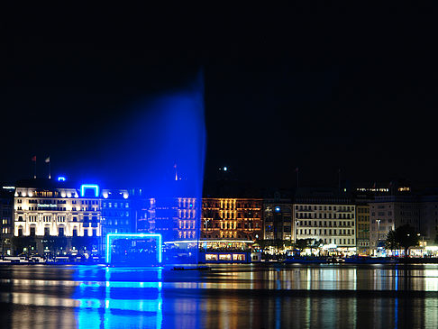 Fontäne auf der Binnenalster - Hamburg (Hamburg)