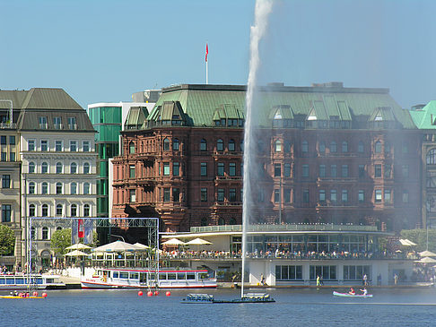 Fontäne auf der Binnenalster - Hamburg (Hamburg)