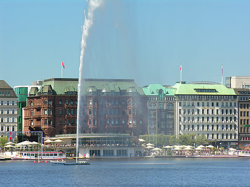 Fontäne auf der Binnenalster - Hamburg (Hamburg)