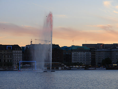 Fontäne auf der Binnenalster - Hamburg (Hamburg)