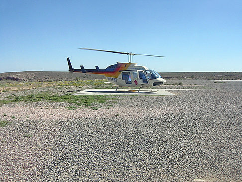 Hubschrauber auf Landeplatz - Nevada