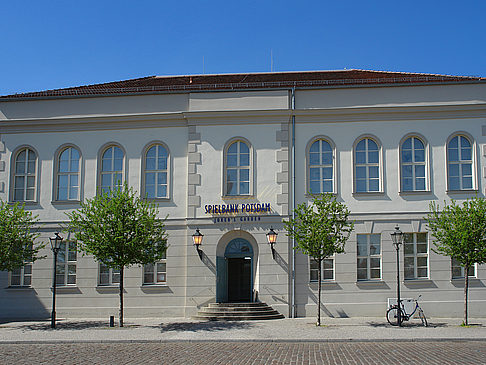 Spielcasino Bild Sehenswürdigkeit  Exponierter Sitz in der Schloßstraße: Die Spielbank Potsdam